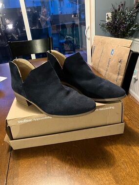 Kenneth Cole Reaction Navy Suede Ankle Booties